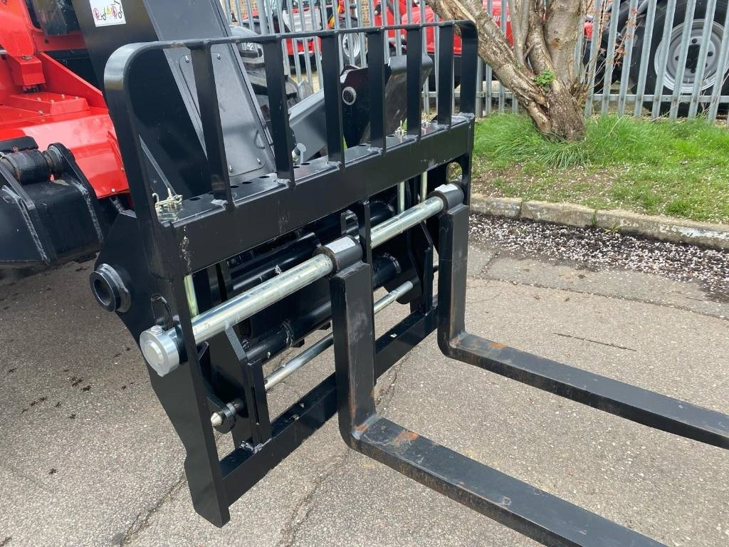 Telescopic handler Manitou MT 1033: picture 12