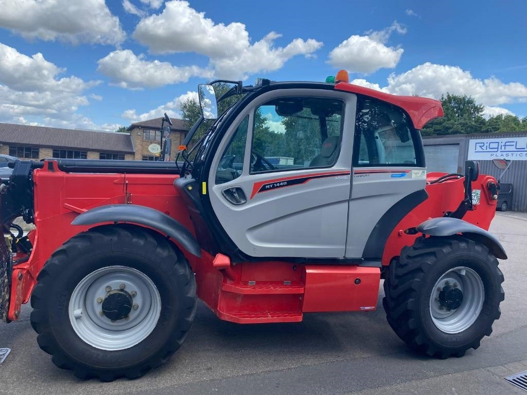 Telescopic handler Manitou MT 1440: picture 11