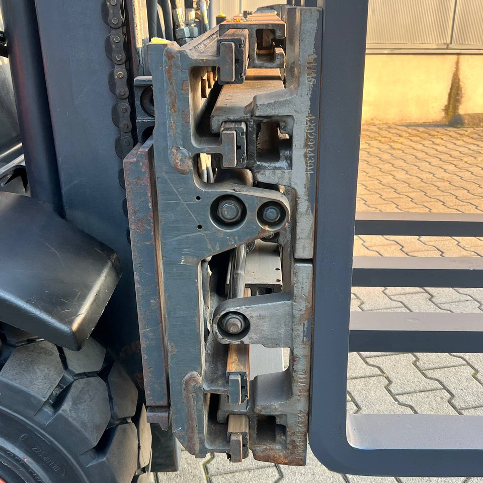 Kaup Double pallethandler with sideshift - Attachment: picture 3 Kaup Double pallethandler with sideshift - Attachment: picture 3