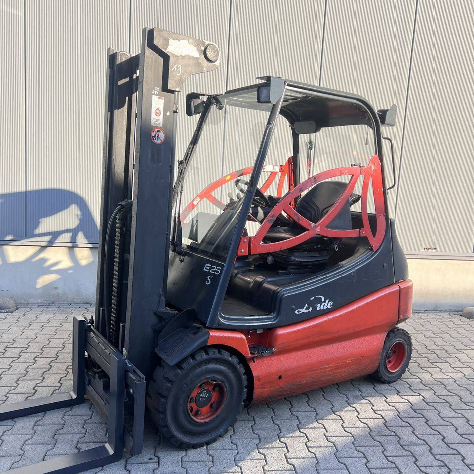 Linde E25S (336-03) - Electric forklift: picture 2 Linde E25S (336-03) - Electric forklift: picture 2