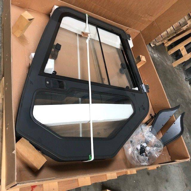 Set of right and left for Komatsu - Door and parts for Material handling equipment: picture 1 Set of right and left for Komatsu - Door and parts for Material handling equipment: picture 1