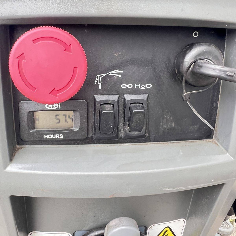 Tennant T500 - Scrubber dryer: picture 5 Tennant T500 - Scrubber dryer: picture 5