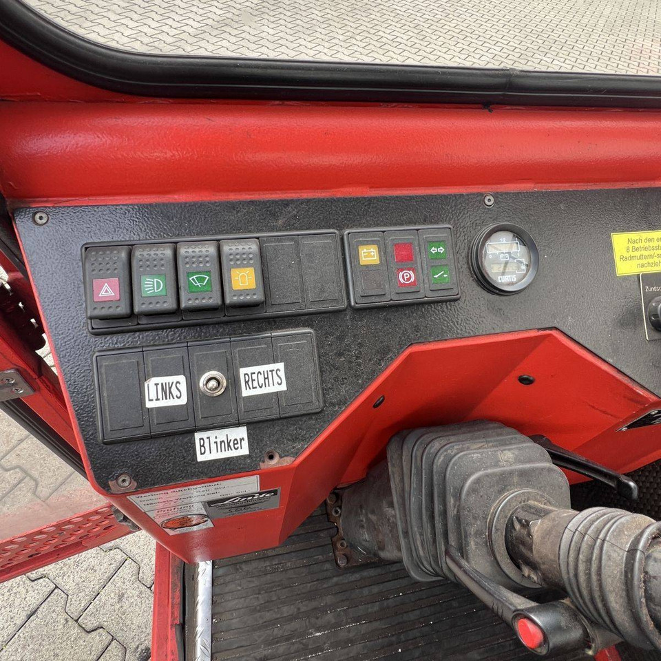 Volk EFW2 - Terminal tractor: picture 5 Volk EFW2 - Terminal tractor: picture 5