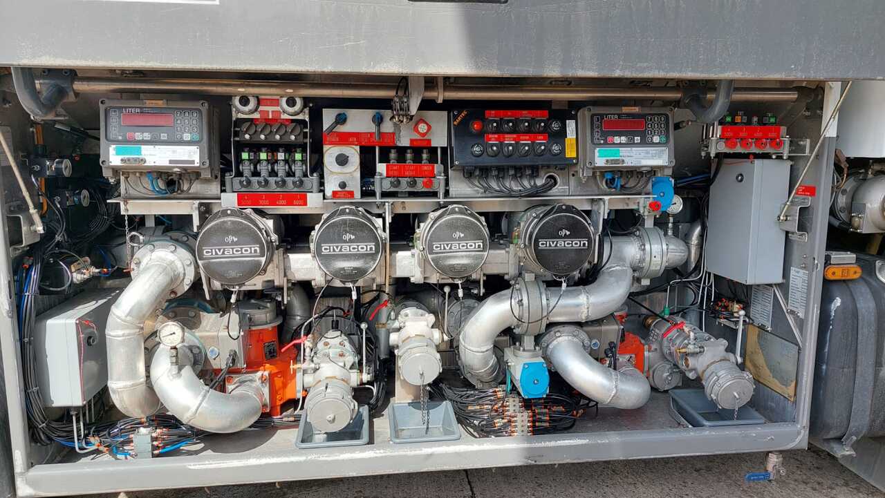 MERCEDES ACTROS - Tank truck: picture 3 MERCEDES ACTROS - Tank truck: picture 3