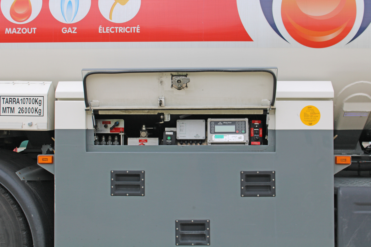Tank truck Scania P360: picture 12