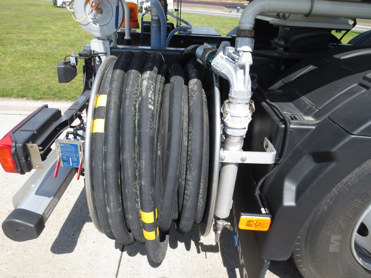 Volvo FM - Tank truck: picture 3 Volvo FM - Tank truck: picture 3