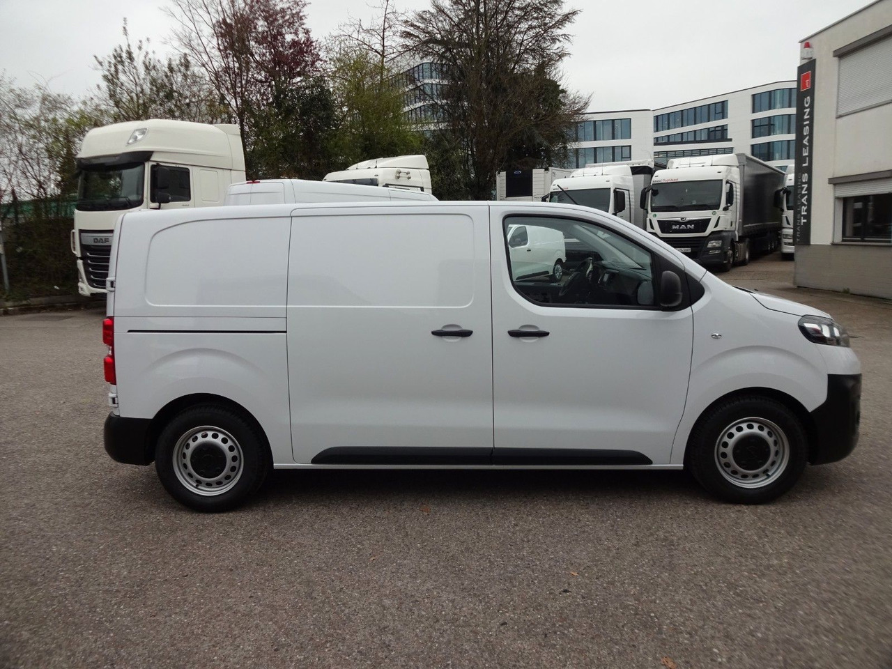 Opel 50 x Vivaro Kasten, L1H1, Klima, Kamera, PDC - Small van: picture 4 Opel 50 x Vivaro Kasten, L1H1, Klima, Kamera, PDC - Small van: picture 4