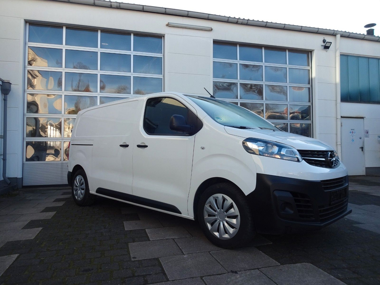 Opel 50 x Vivaro Kasten L1H1, Klima, PDC, - Small van: picture 5 Opel 50 x Vivaro Kasten L1H1, Klima, PDC, - Small van: picture 5