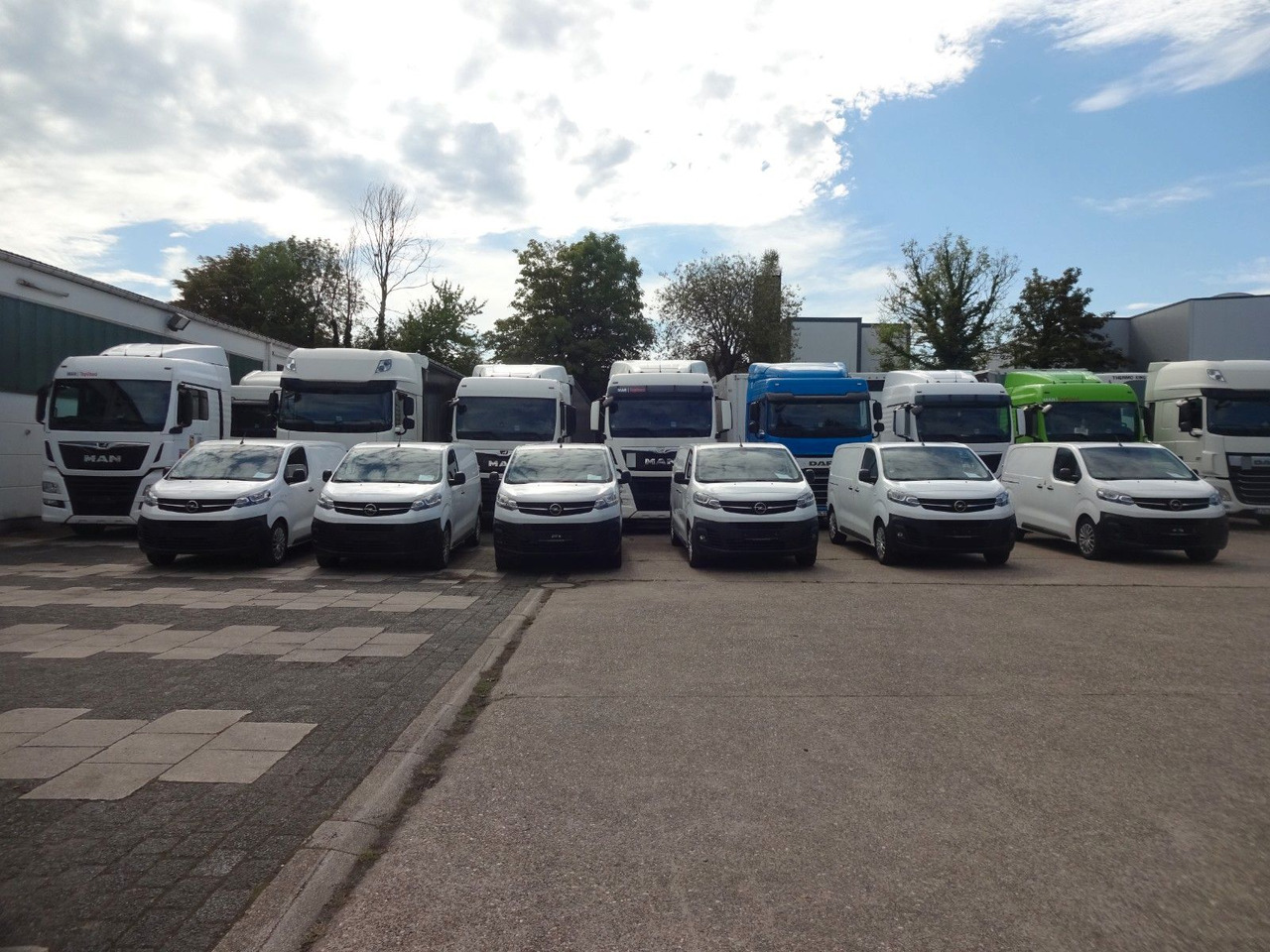Opel 50 x Vivaro Kasten L1H1, Klima, PDC, Tempomat - Small van: picture 1 Opel 50 x Vivaro Kasten L1H1, Klima, PDC, Tempomat - Small van: picture 1