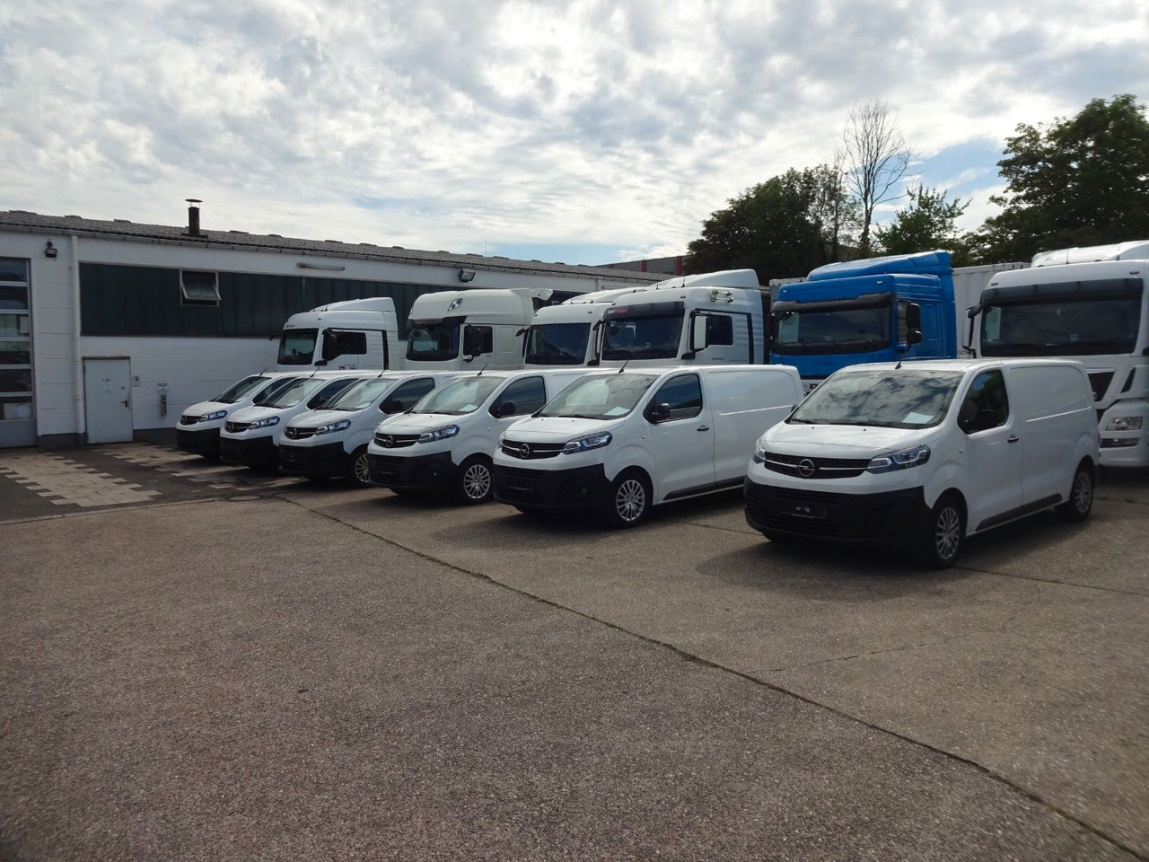 Opel 50 x Vivaro Kasten L1H1, Klima, PDC, Tempomat - Small van: picture 2 Opel 50 x Vivaro Kasten L1H1, Klima, PDC, Tempomat - Small van: picture 2