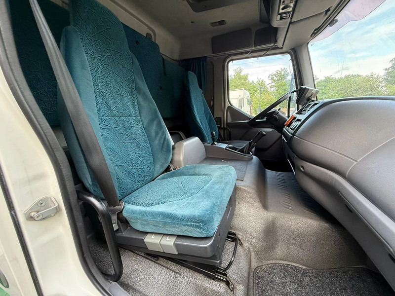 DAF LF 45.220 Laadklep/LBW Zijdeur Slaapcabine AHK NL truck - Box truck: picture 5 DAF LF 45.220 Laadklep/LBW Zijdeur Slaapcabine AHK NL truck - Box truck: picture 5