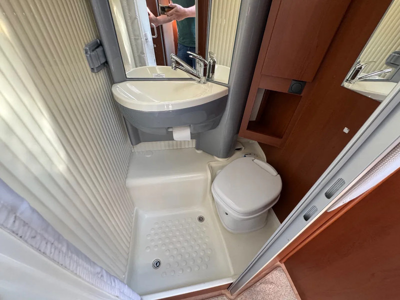 Semi-integrated motorhome Renault Dethleffs Esprit RT 6614 Half integraal DCI 150: picture 15