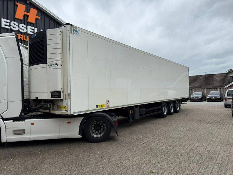 Schmitz Cargobull SKO 24 5x Meatrails Rohrbahnen Fleisch Carrier Vector 1950MT let op!! vol vleeshaken en 2 reservewielen - Isothermal semi-trailer: picture 1 Schmitz Cargobull SKO 24 5x Meatrails Rohrbahnen Fleisch Carrier Vector 1950MT let op!! vol vleeshaken en 2 reservewielen - Isothermal semi-trailer: picture 1