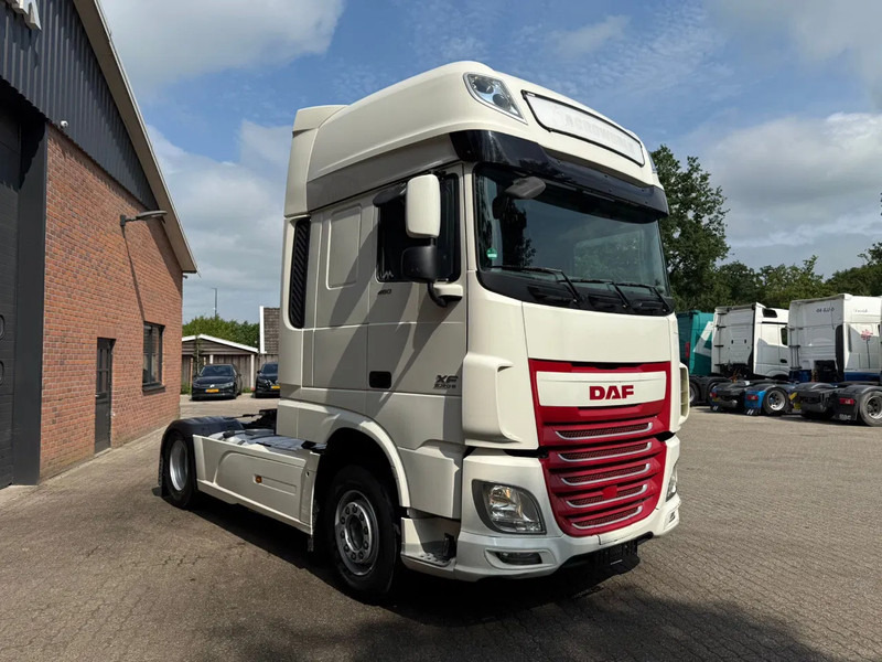 DAF XF 460 SSC Super Space 2x tank ACC German truck - Tractor unit: picture 2 DAF XF 460 SSC Super Space 2x tank ACC German truck - Tractor unit: picture 2