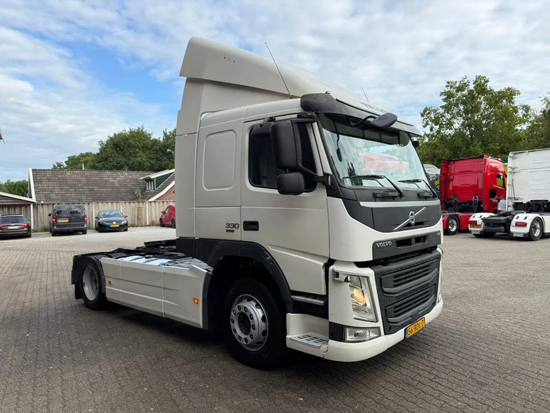 Volvo FM 330 Slaapcabine Side skirts NL Truck APK/TUV 05-2026 - Tractor unit: picture 2 Volvo FM 330 Slaapcabine Side skirts NL Truck APK/TUV 05-2026 - Tractor unit: picture 2