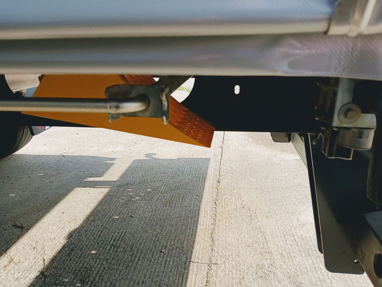 New Curtainsider semi-trailer Schwarzmüller ASSE STERZANTE, TETTUCIO APRIBILE HUBDACH LENKAC: picture 44 New Curtainsider semi-trailer Schwarzmüller ASSE STERZANTE, TETTUCIO APRIBILE HUBDACH LENKAC: picture 44