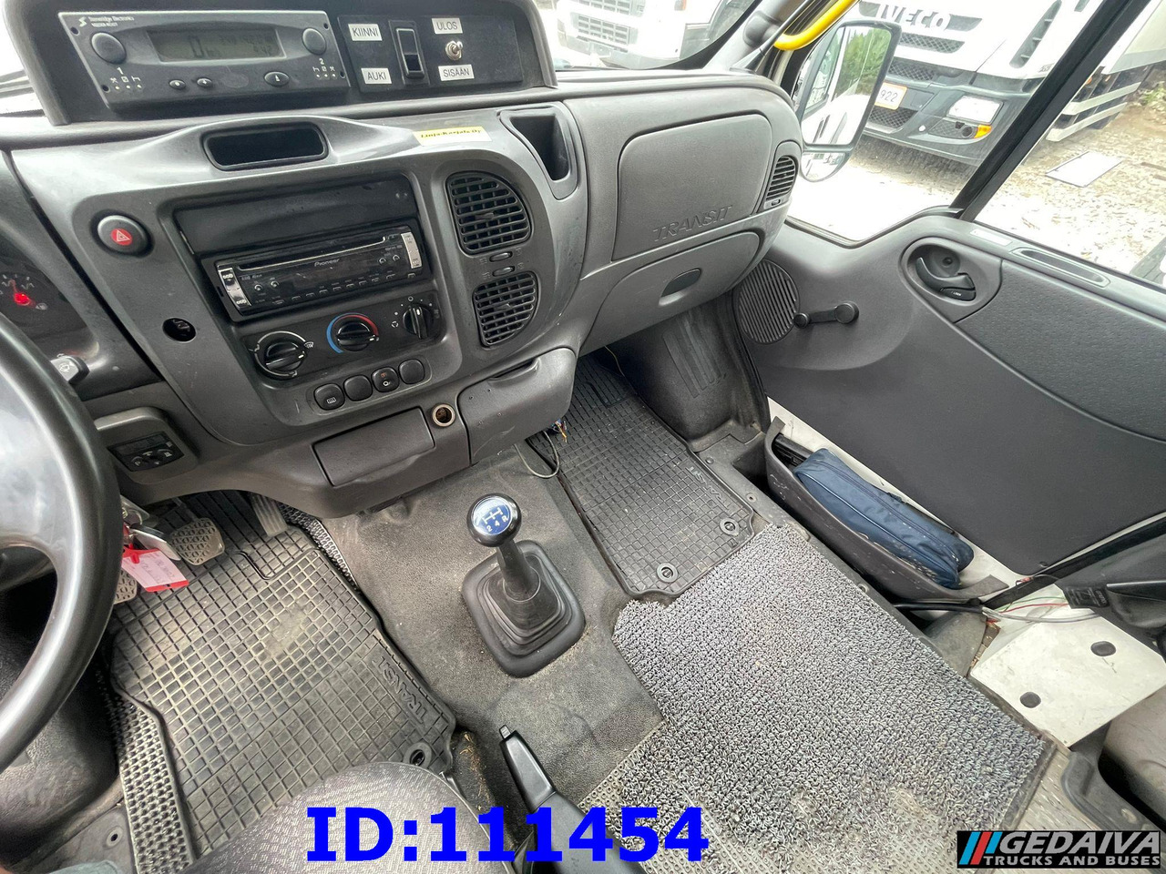 Coach FORD Transit Manual 17-seater: picture 8