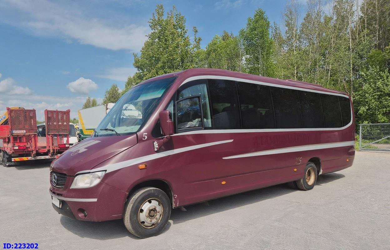 MERCEDES-BENZ Sunrider 818D Vario 33 - Seater - Coach: picture 1 MERCEDES-BENZ Sunrider 818D Vario 33 - Seater - Coach: picture 1