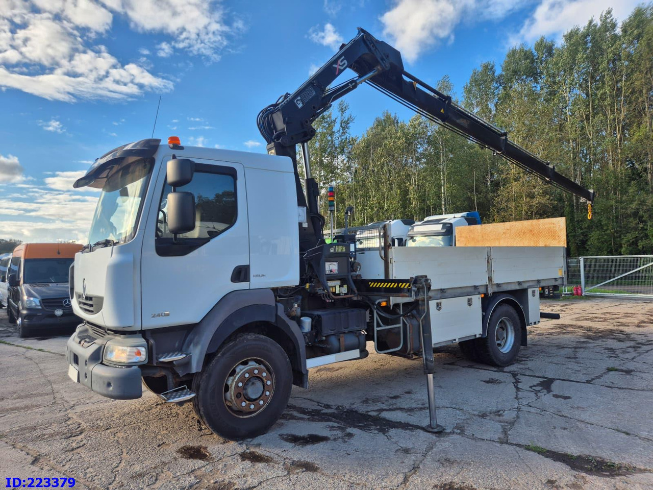 RENAULT Midlum 240.16 4x4 + HIAB 122 E-3 HIDUO - Dropside/ Flatbed truck: picture 1 RENAULT Midlum 240.16 4x4 + HIAB 122 E-3 HIDUO - Dropside/ Flatbed truck: picture 1