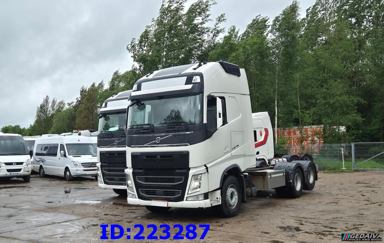 VOLVO FH13 540HP - 10 tyre (2pcs. available) - Cab chassis truck: picture 4 VOLVO FH13 540HP - 10 tyre (2pcs. available) - Cab chassis truck: picture 4