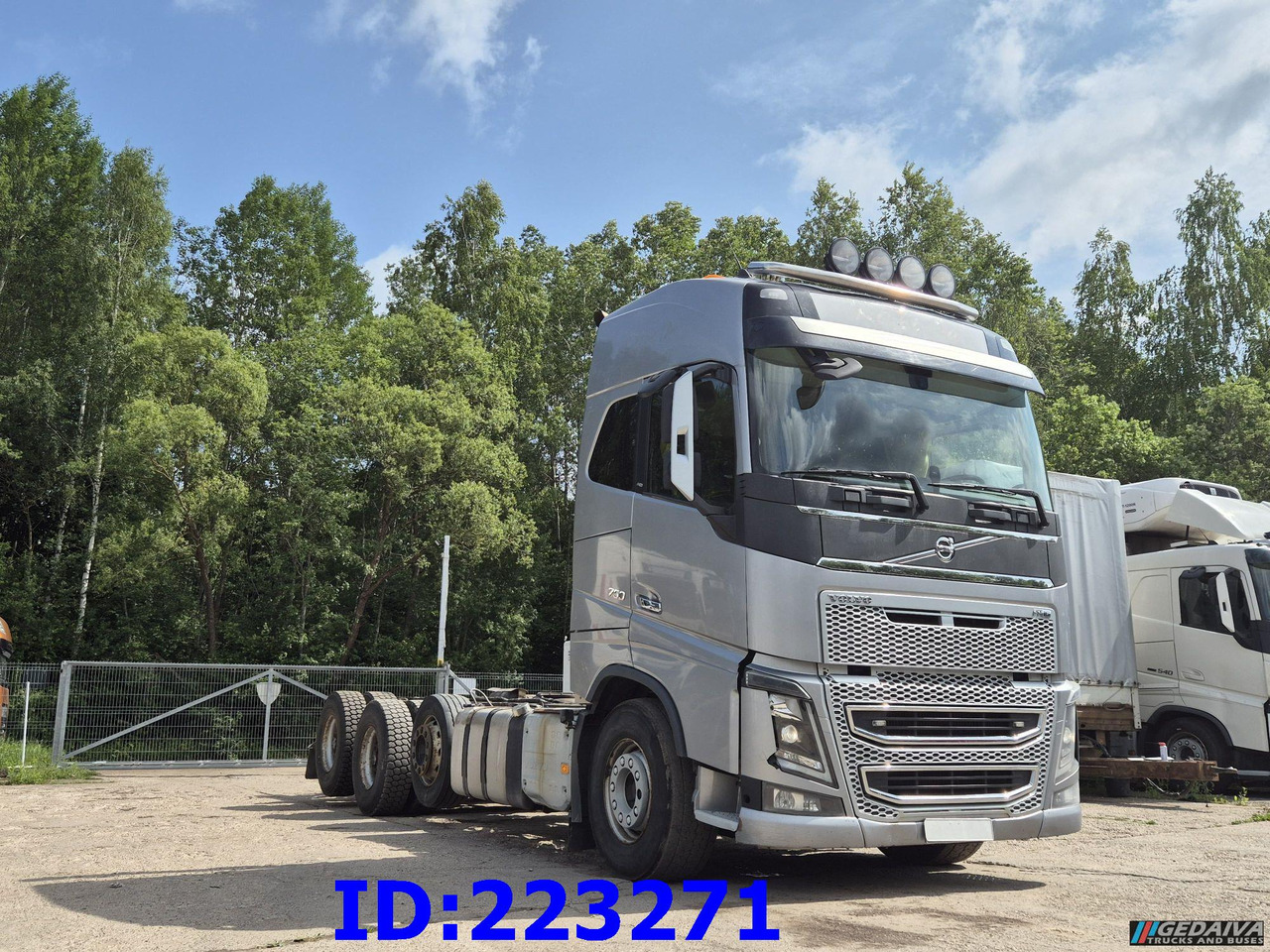 VOLVO FH16 750HP 8x4 (Steering axle / 2 axles lifting) - Log truck: picture 4 VOLVO FH16 750HP 8x4 (Steering axle / 2 axles lifting) - Log truck: picture 4