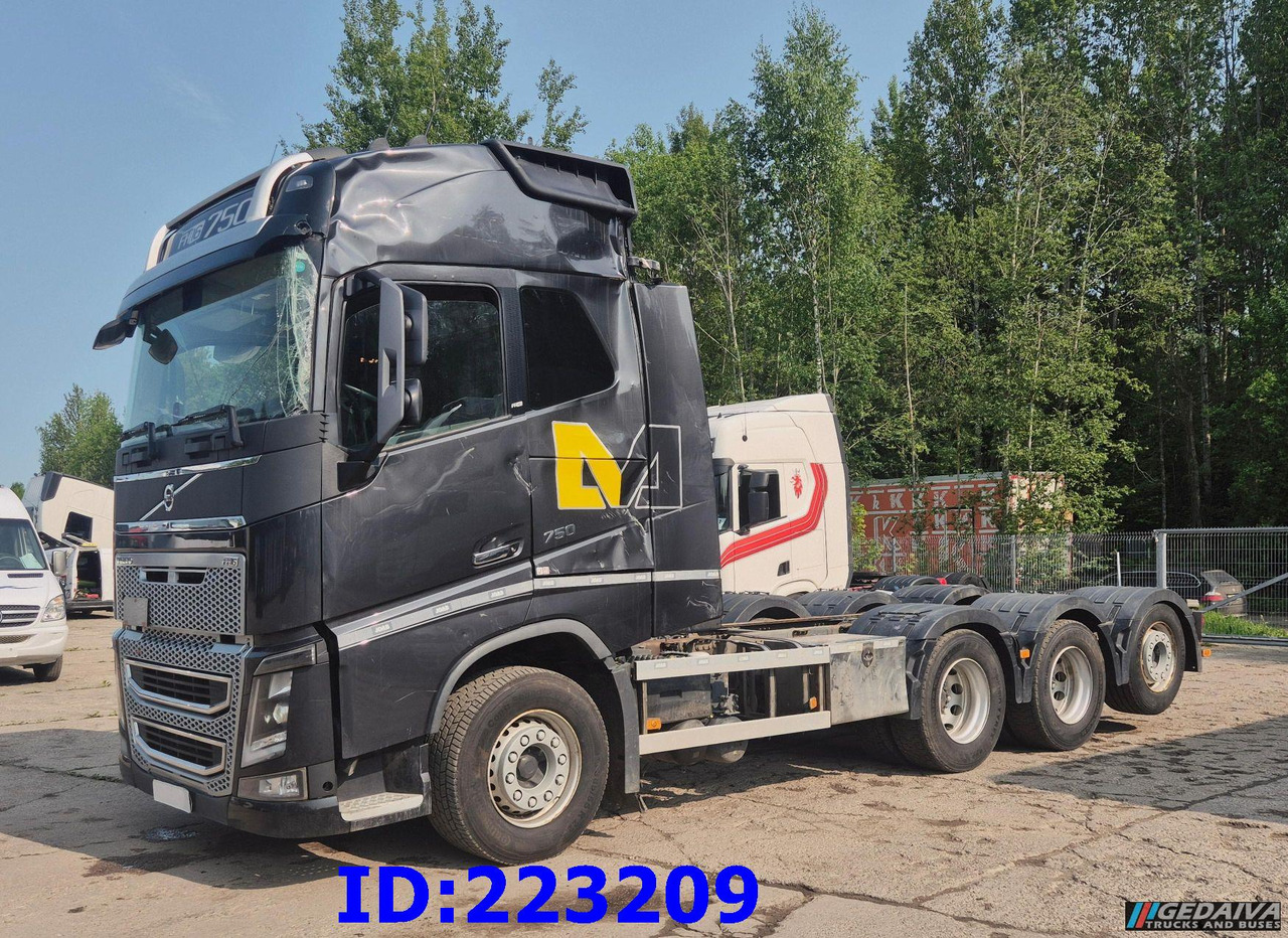 VOLVO FH16 750HP 8x4 Steering axle - Cab chassis truck: picture 4 VOLVO FH16 750HP 8x4 Steering axle - Cab chassis truck: picture 4