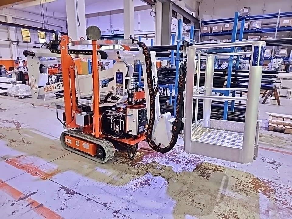 EasyLift R130  - Articulated boom: picture 1 EasyLift R130  - Articulated boom: picture 1