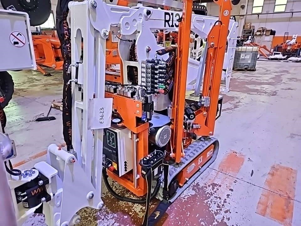 EasyLift R130  - Articulated boom: picture 3 EasyLift R130  - Articulated boom: picture 3