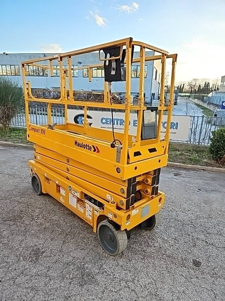 Haulotte Compact 10 N  - Scissor lift: picture 3 Haulotte Compact 10 N  - Scissor lift: picture 3