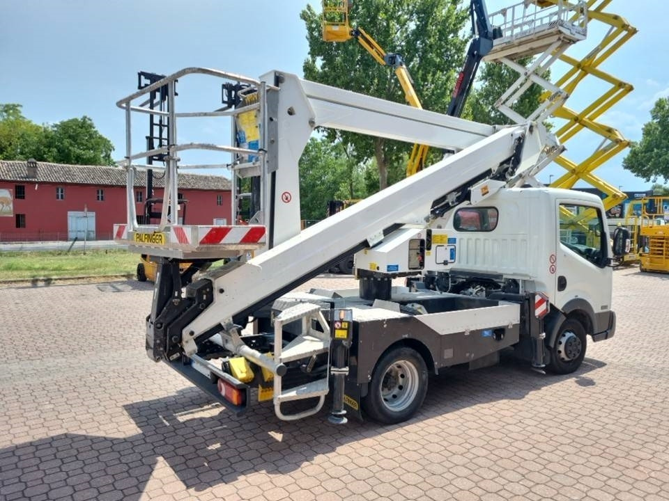 Palfinger P 240 AXE - Truck mounted aerial platform: picture 2 Palfinger P 240 AXE - Truck mounted aerial platform: picture 2