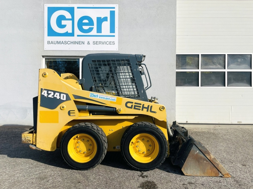 Gehl SL4240 (4090) - Skid steer loader: picture 2 Gehl SL4240 (4090) - Skid steer loader: picture 2