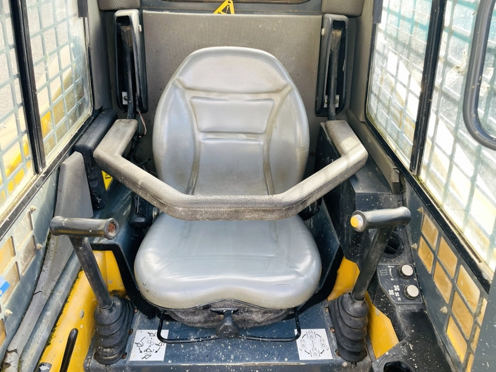 Gehl SL4240 (4090) - Skid steer loader: picture 5 Gehl SL4240 (4090) - Skid steer loader: picture 5