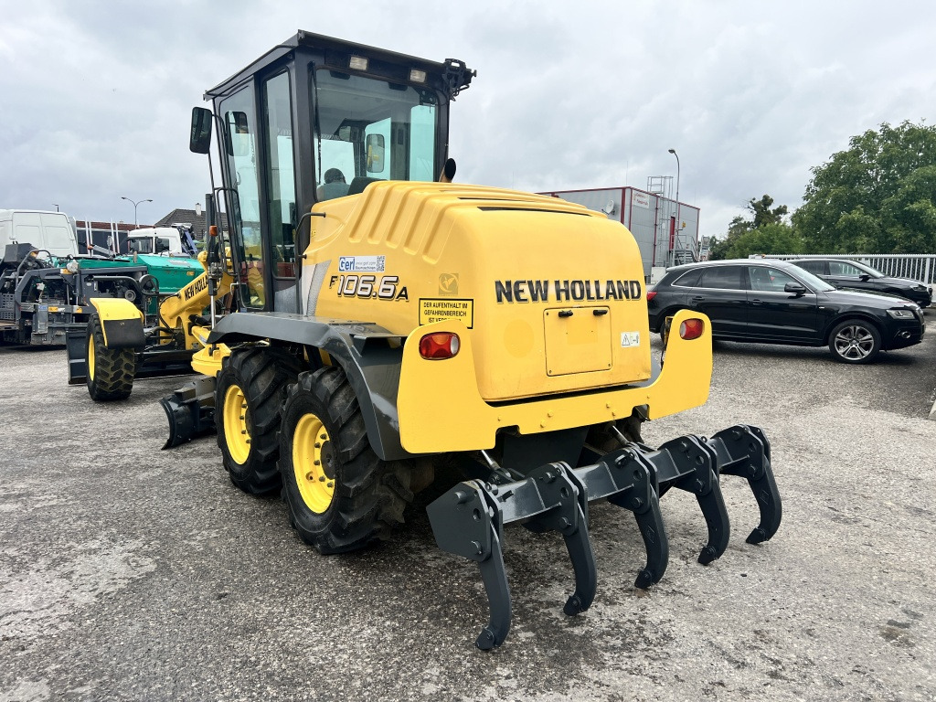 New Holland F 106.6 A (111602) - Grader: picture 4 New Holland F 106.6 A (111602) - Grader: picture 4