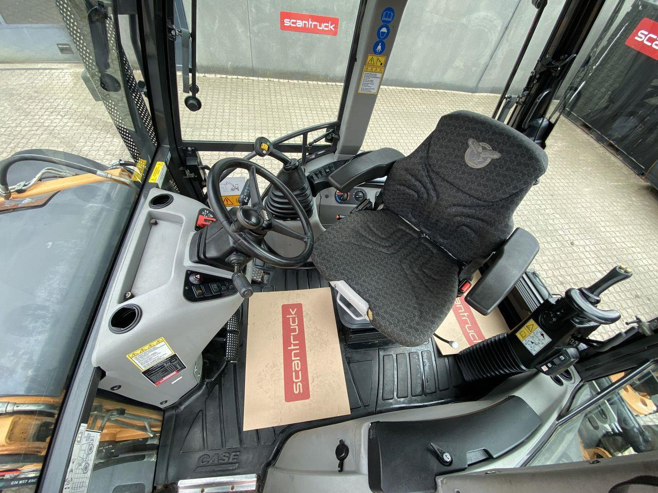 Case 695 - Backhoe loader: picture 3 Case 695 - Backhoe loader: picture 3