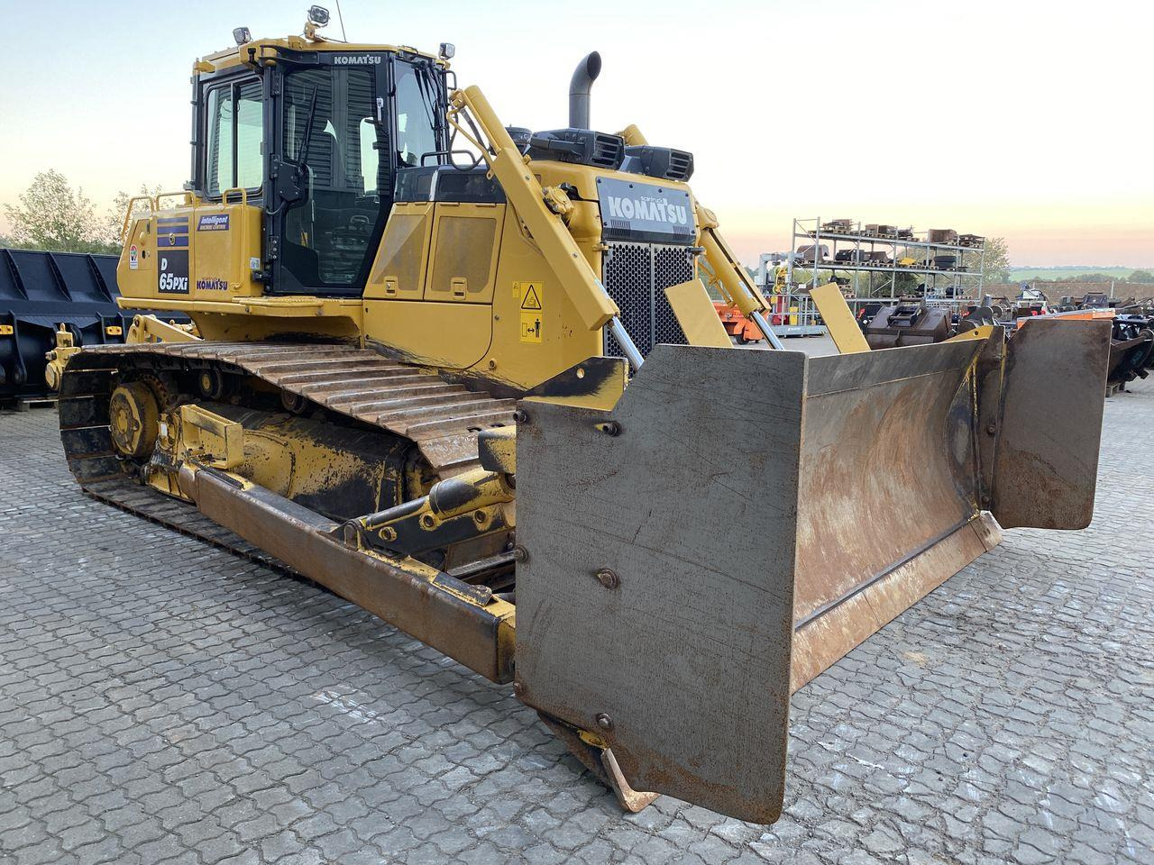 Komatsu D65PXI-18EO - Bulldozer: picture 5 Komatsu D65PXI-18EO - Bulldozer: picture 5