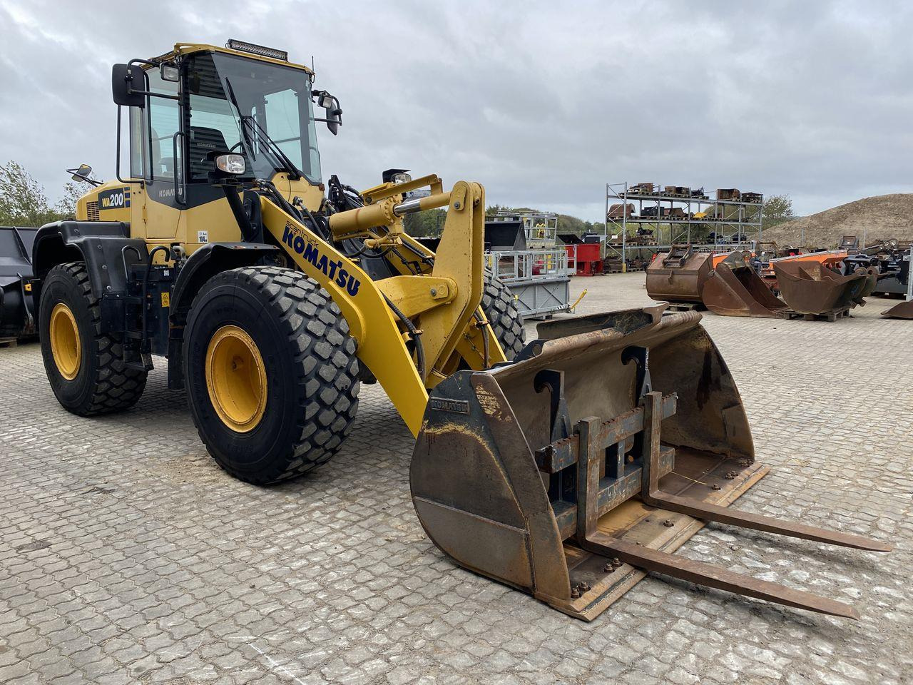 Komatsu WA200-7 - Wheel loader: picture 5 Komatsu WA200-7 - Wheel loader: picture 5