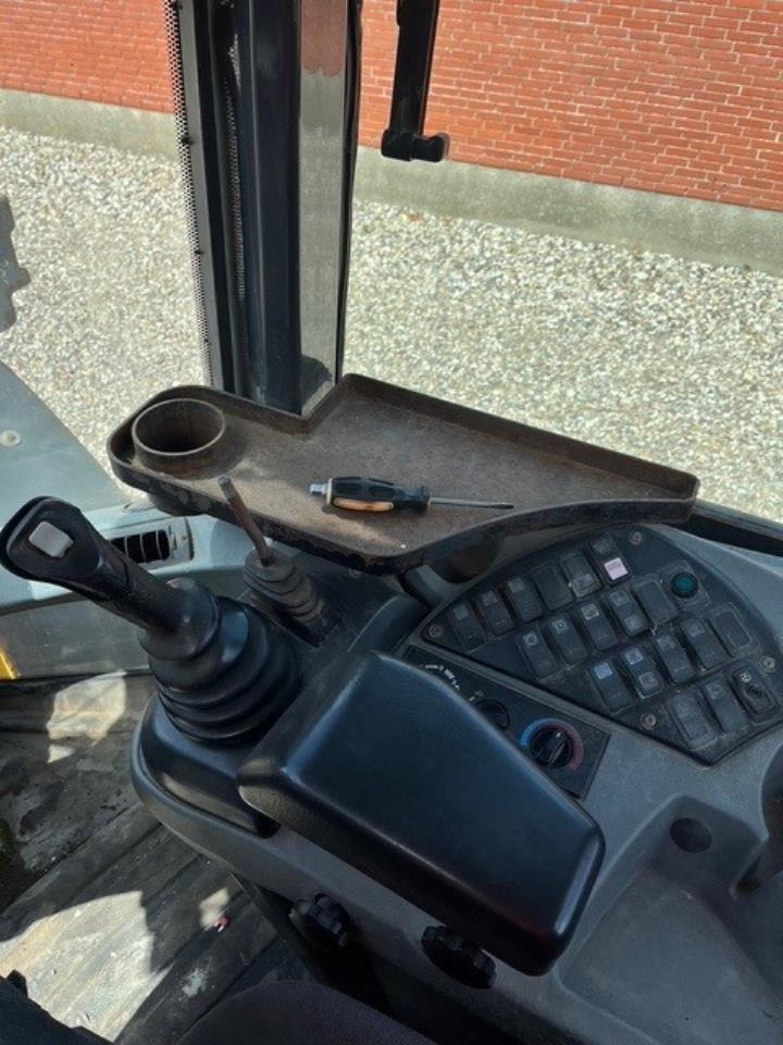 Wheel loader New Holland W170D: picture 6
