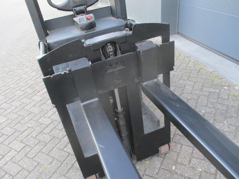 BT OME 100N - Order picker: picture 4 BT OME 100N - Order picker: picture 4