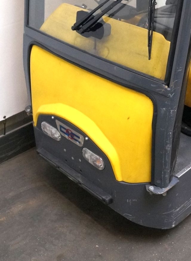 Dec Bull 6N - Tow tractor: picture 3 Dec Bull 6N - Tow tractor: picture 3