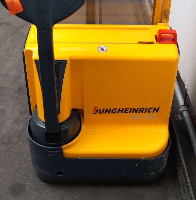 Jungheinrich EJC110 - Stacker: picture 3 Jungheinrich EJC110 - Stacker: picture 3
