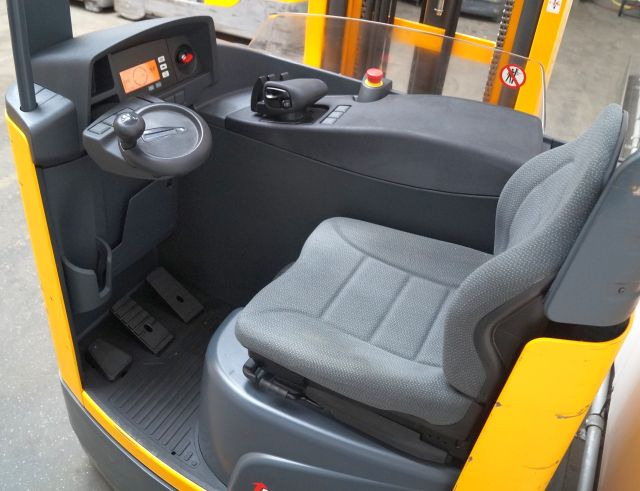 Jungheinrich ETV214 - Reach truck: picture 3 Jungheinrich ETV214 - Reach truck: picture 3