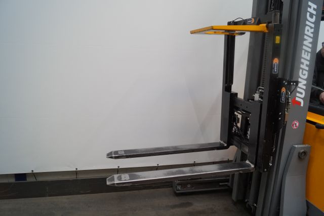 Reach truck Jungheinrich ETV216: picture 7