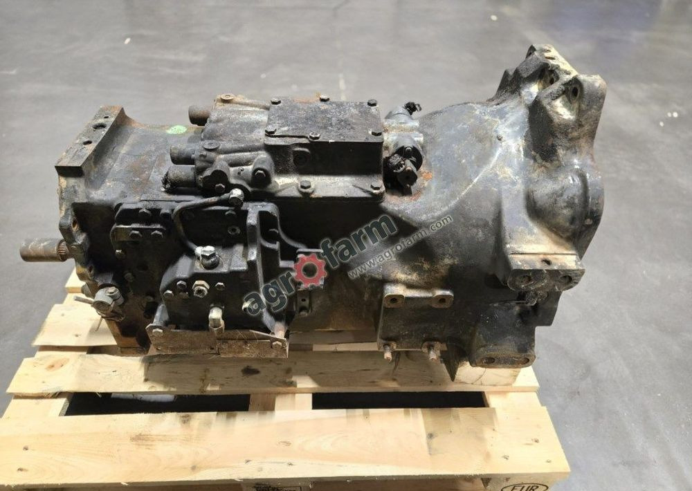 Skrzynia biegów New Holland T6070, T6050, T6040 - Gearbox: picture 1 Skrzynia biegów New Holland T6070, T6050, T6040 - Gearbox: picture 1