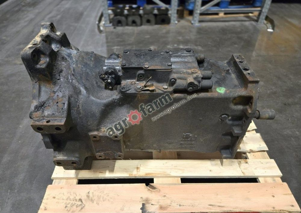 Skrzynia biegów New Holland T6070, T6050, T6040 - Gearbox: picture 3 Skrzynia biegów New Holland T6070, T6050, T6040 - Gearbox: picture 3