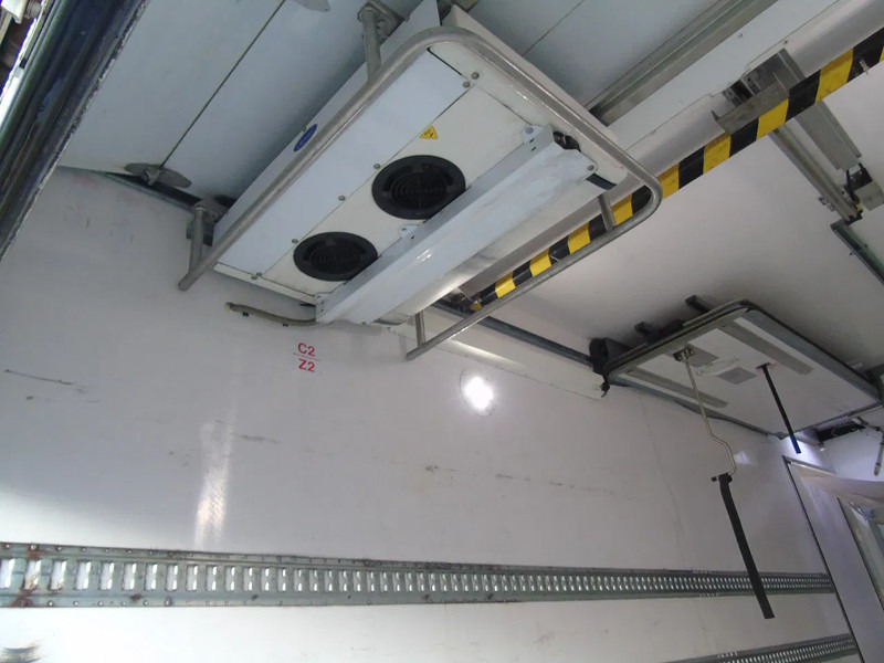 Mercedes-Benz Antos 1932 + EURO 6 + CARRIER + LIFT - Refrigerator truck: picture 5 Mercedes-Benz Antos 1932 + EURO 6 + CARRIER + LIFT - Refrigerator truck: picture 5