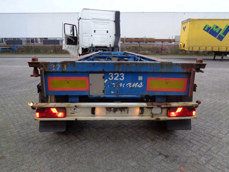 Renders Euro 700 + 2 Axle - Container transporter/ Swap body semi-trailer: picture 3 Renders Euro 700 + 2 Axle - Container transporter/ Swap body semi-trailer: picture 3