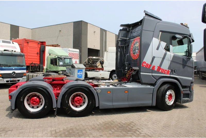 Scania R520 V8 + 6X4 + FULL OPTION + EURO 6 + PTO+120 TONS - Tractor unit: picture 4 Scania R520 V8 + 6X4 + FULL OPTION + EURO 6 + PTO+120 TONS - Tractor unit: picture 4