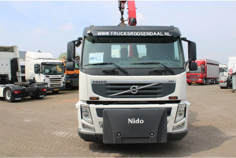 Volvo FM 330 + HMF 1035 + HOOKSYTEM HYVA + EURO 5 + 6X2 - Crane truck: picture 3 Volvo FM 330 + HMF 1035 + HOOKSYTEM HYVA + EURO 5 + 6X2 - Crane truck: picture 3