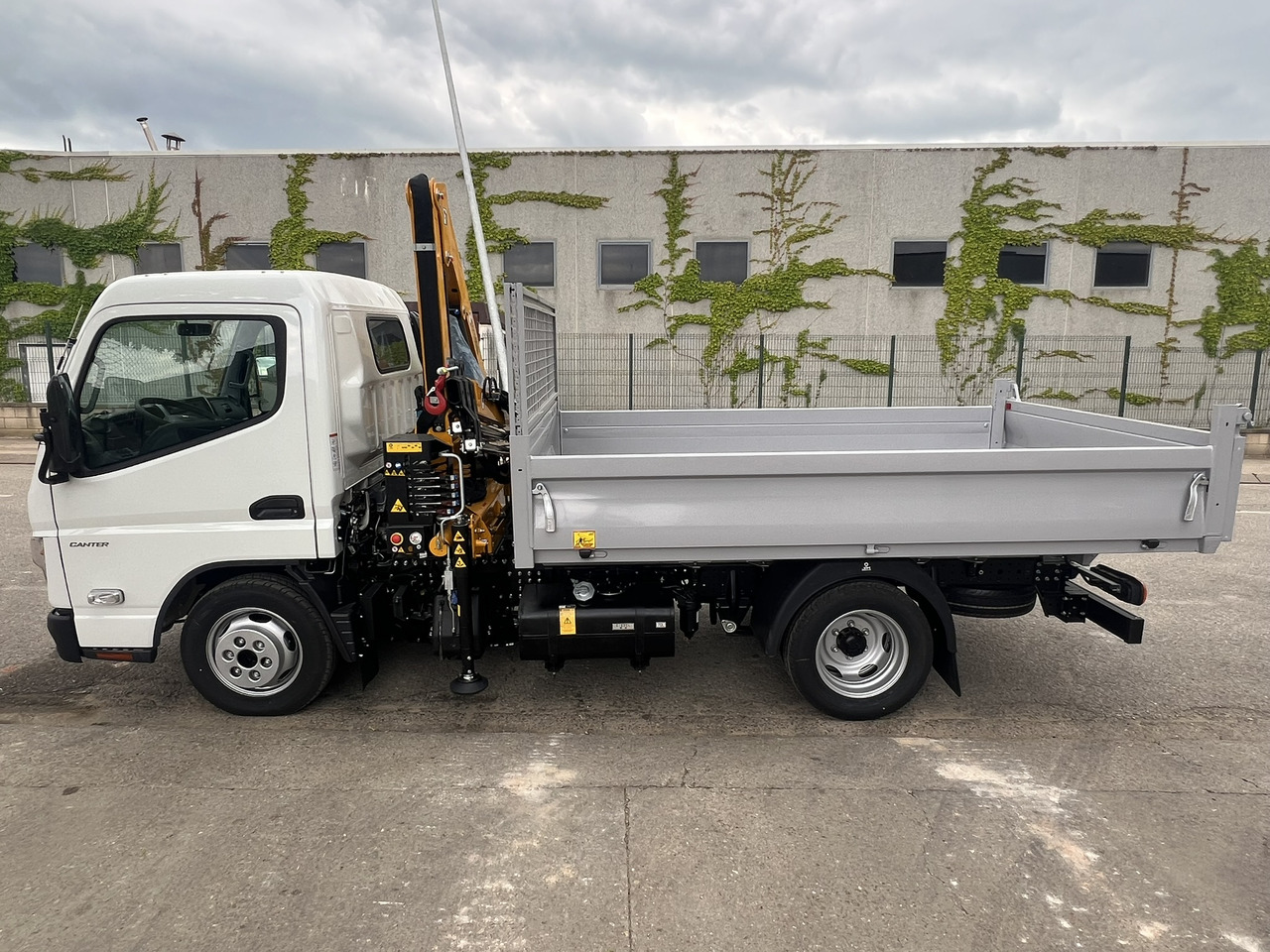 FUSO 35 3S - Crane truck: picture 2 FUSO 35 3S - Crane truck: picture 2