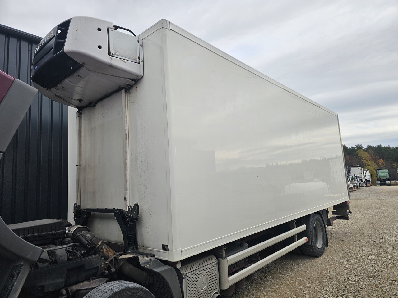 LAMBERET FRIGO BODY / CARRIER SUPRA 850MT / TAIL LIFT ZEPRO Z155 MA + REMOTE - Refrigerator swap body: picture 2 LAMBERET FRIGO BODY / CARRIER SUPRA 850MT / TAIL LIFT ZEPRO Z155 MA + REMOTE - Refrigerator swap body: picture 2